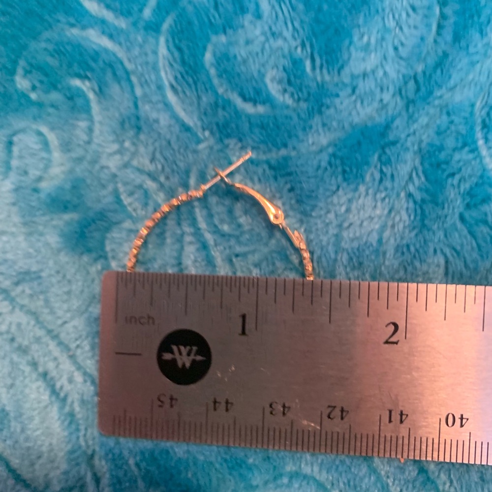 1 1/2 inch gold hoop earrings